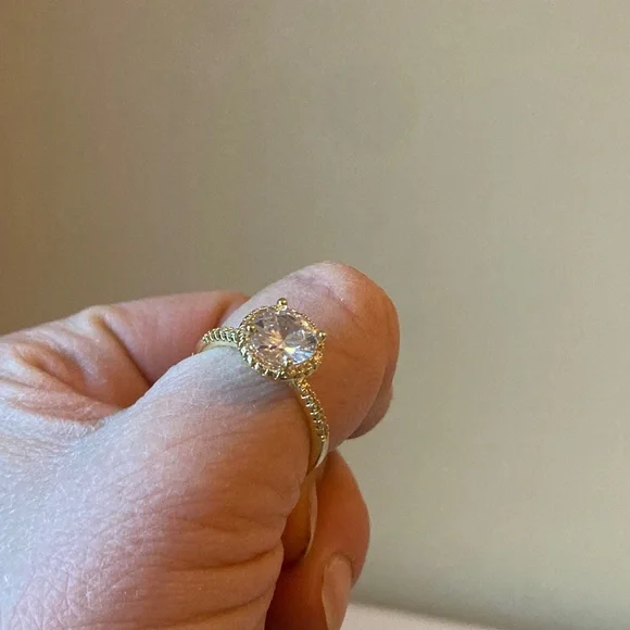 Pretty Bird Jewelry Radiant Gold Women's Ring with Sparkling Centerpiece - Picture 6 of 10